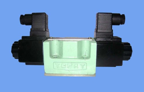 DSG-01-3C4-D220-N1 Solenoid Operated Directional Control Valve - 1/8 Size, 315kgf/cm2 Pressure, 63 L/min Flow, Shock-Less Type