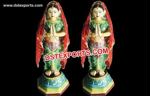 Small Fiber Welcome Lady Statue