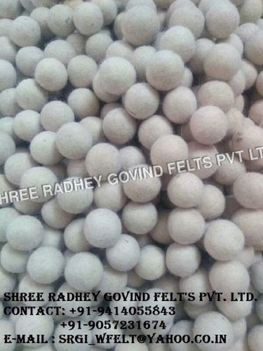 White Wool Balls By SHREE RADHEY GOVIND FELTS PRIVATE LIMITED