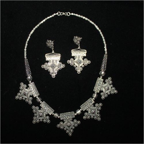 Ladies Black Metal Necklace Set