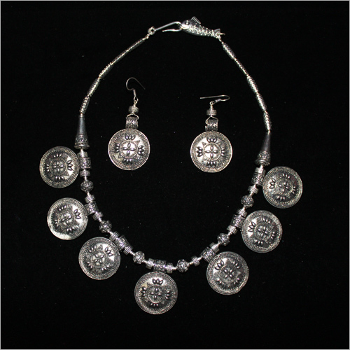 Ladies Modern Black Metal Necklace Set