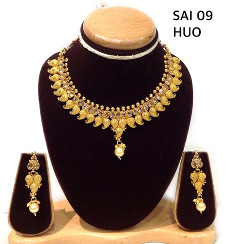 Polki Necklace Huggie Earrings