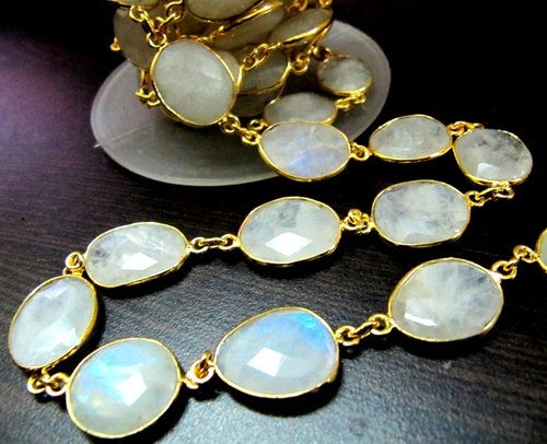 Round Blue Flashy Rainbow Moonstone Connector