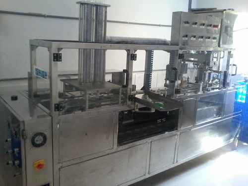 Automatic cup rinsing filling foil sealing machine