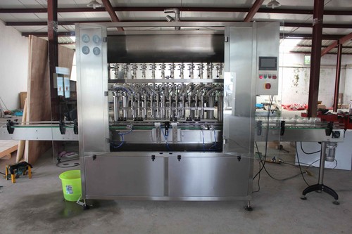 Linear type liquid filling machine