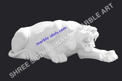 Lion staute