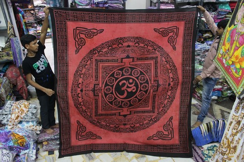 Red Tapastry/Bed Spreads