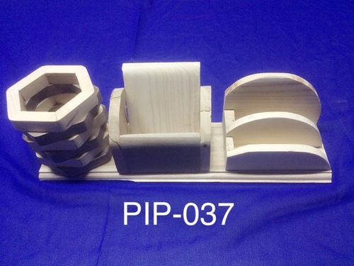 Attractive wooden pen stand