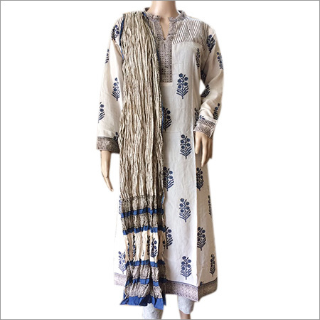 Ladies Ethnic Wear Decoration Material: Paint