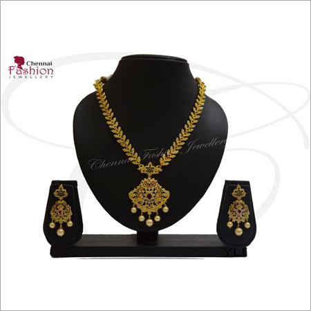 Ladies Stylish Necklace Set