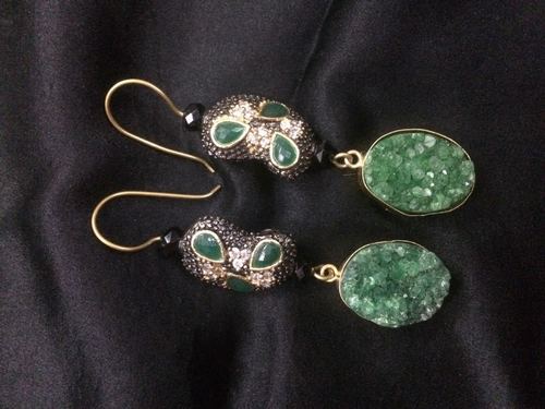 Agate dark green danglers