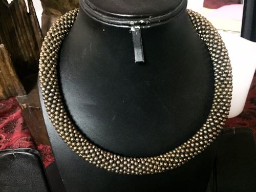 Golden ball choker