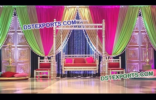 Beautiful Golden Door Panel Stage