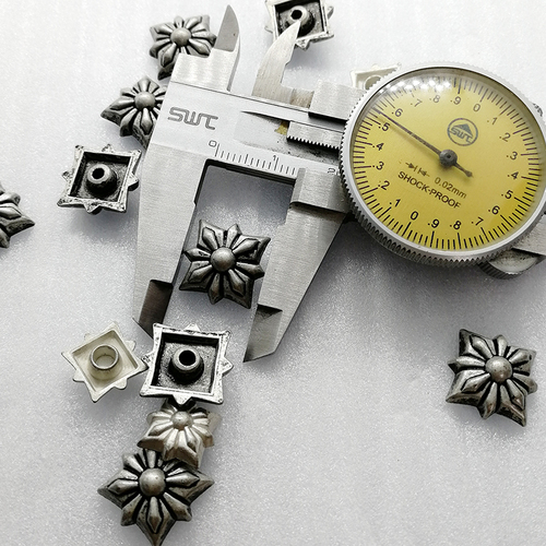 10.5mm Ladys Classic Flower Design Alloy Rivet