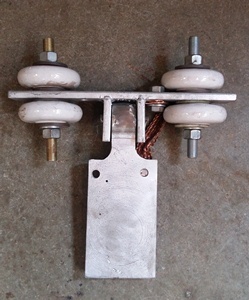 CI Current Collector - Cast Iron, 250 Amp Rating, Red Color, 1.5 Mtr Cable Length, DSL Busbar System, 3.5 kg Weight