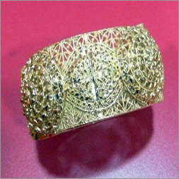 Gold Plated Bangle With Khilan