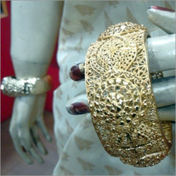 Gold Plated Bangle With Khilan