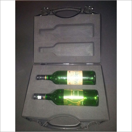 वाइन की बोतल फोम