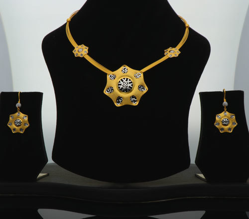 Adira Necklace Grade: 22K