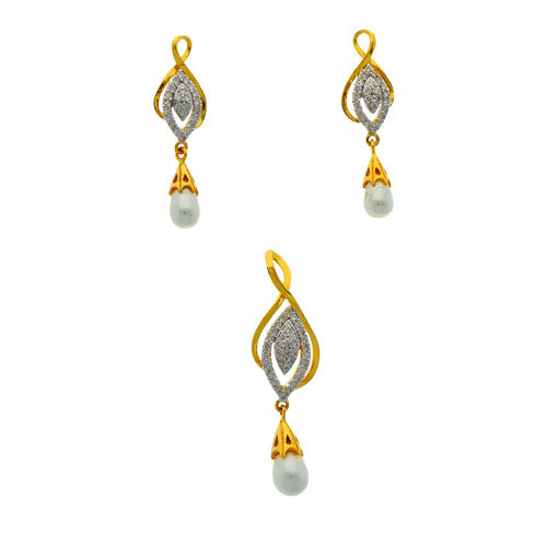 Diamond Pendant Set Diamond Carat Weight: 0.95 Carat