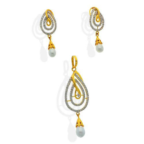Diamond Pendant Set Diamond Carat Weight: 0.89 Carat