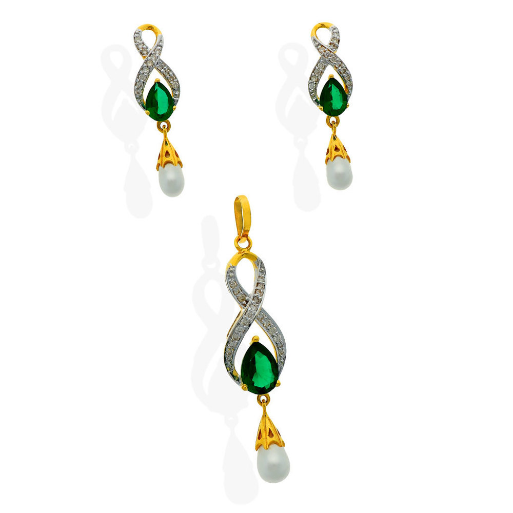 Diamond Pendant Set Diamond Carat Weight: 0.50 Carat