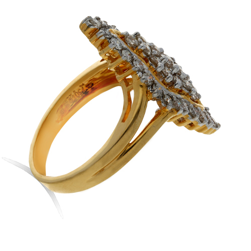 Diamond Ladies Ring Diamond Carat Weight: 1.22 Carat