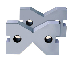 ground v blocks with clamp