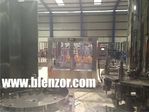 Complete Automatic Lubricant Oil Filling Machine Capacity: 5000 Kg/Hr