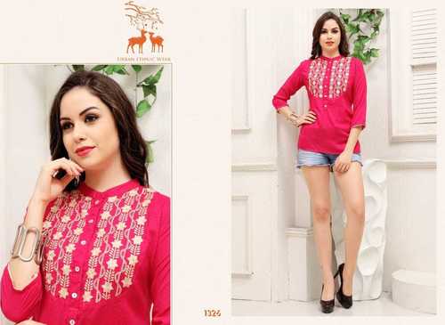 SHORT TOPS WITH EMBROIDARY