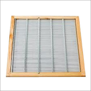 Queen Excluder - Wooden and Steel, 2.15 lb | Hard Wearing, Easy to Install, Waterproof, Dustproof, Pest Resistant