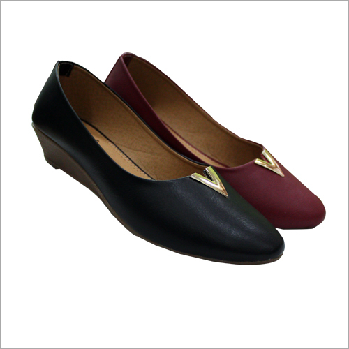 Ladies Flat Shoes Heel Size: Medium Heal