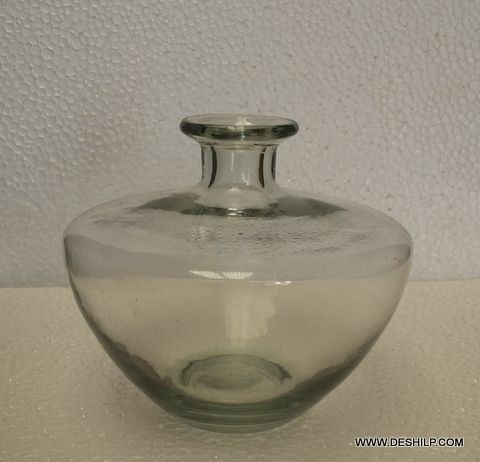 Elegant carafe (decanter)