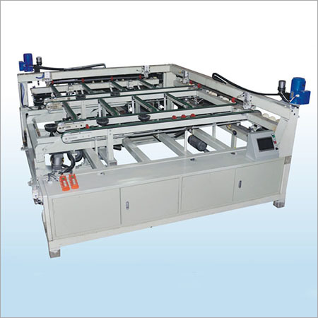 Slitting machine for the glass