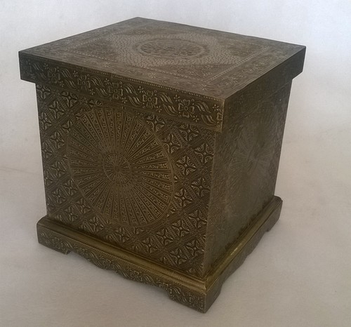 Metal Cladded Stool - 40x40x40 cm, Brass Material with High Strength and Excellent Impact Resistance