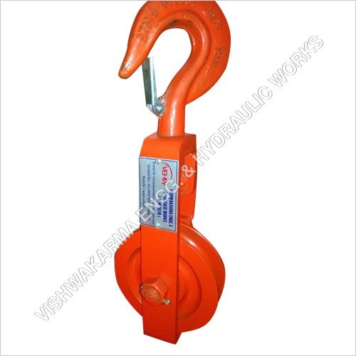 Single rope clearance pulley