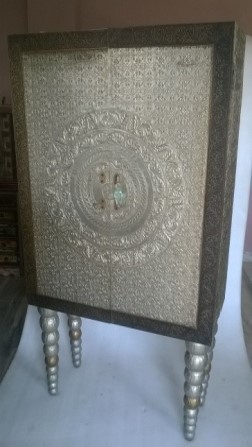 Bar Cabinet Dimension(L*W*H): 87X165X40 Centimeter (Cm)
