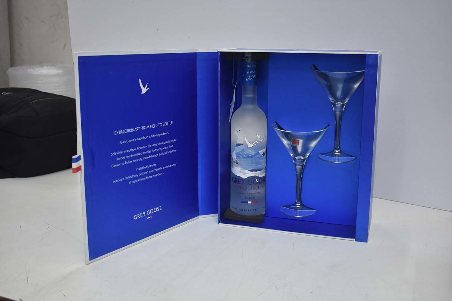 Gift Box with 2 glass and 1 bottle