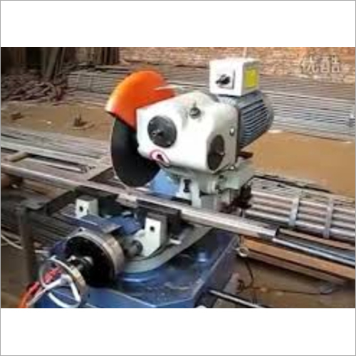 Metal pipe store cutting tool