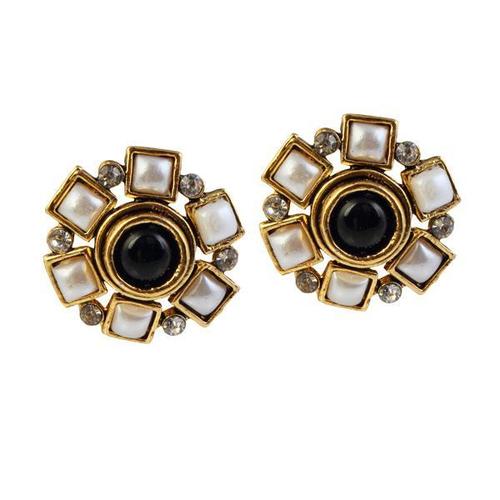 Gold Plated Shine With Black Stone Alloy Stud Earring - Alloy 10 Grams Round Shape Symbolizing Love & Eternity Unique Designs for Any Occasion