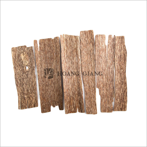 One Side Agarwood Chips Grade A One Side Agarwood Chips Grade A