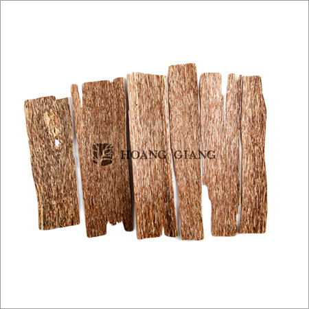 One Side Agarwood Chips Grade B