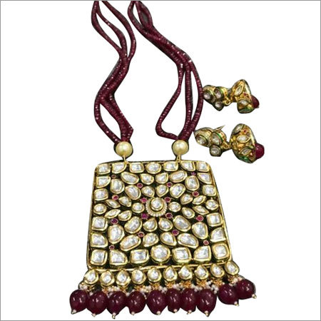Kundan Necklace Gender: Women