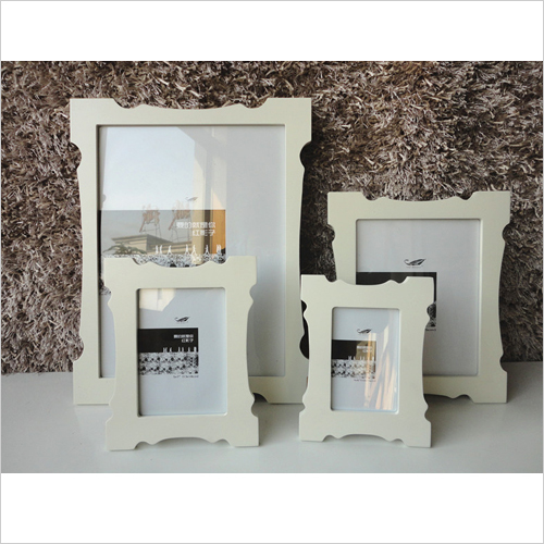 Polishing Wooden Carved Photo Frames