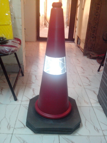 Traffic Safety Cones with Plastic Chains & Hooks 