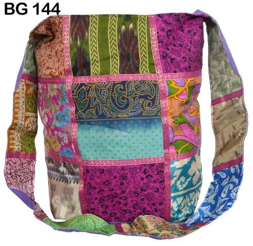 Vintage Sari Fabric Shoulder Bag Gender: Women