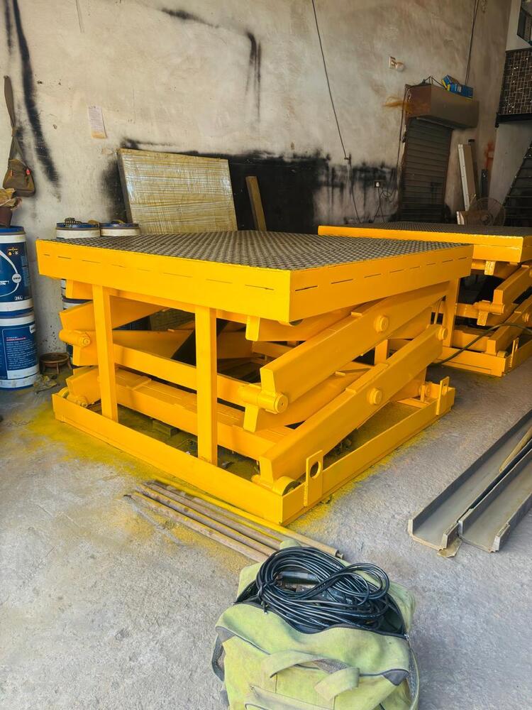 Hydraulic Scissor Lift - Aluminum Alloy, 500 kg & 1000 kg Capacity | Remote Controller, AC Drive Type, Designated Stop Safety Device, Versatile Usage