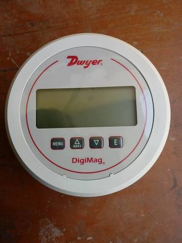 Dwyer USA DM-1102 DigiMag Differential Pressure Gauge
