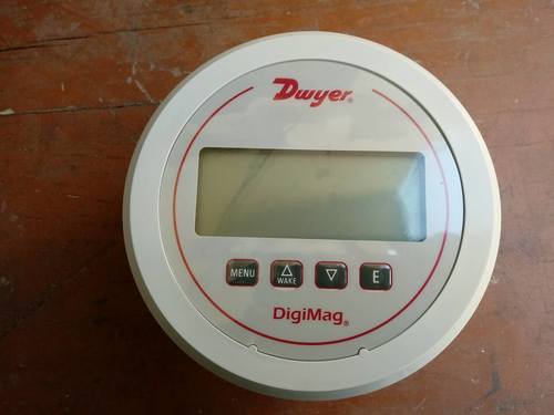 DWYER USA DM-1107 DIGIMAG DIFFERENTIAL PRESSURE GAUGE