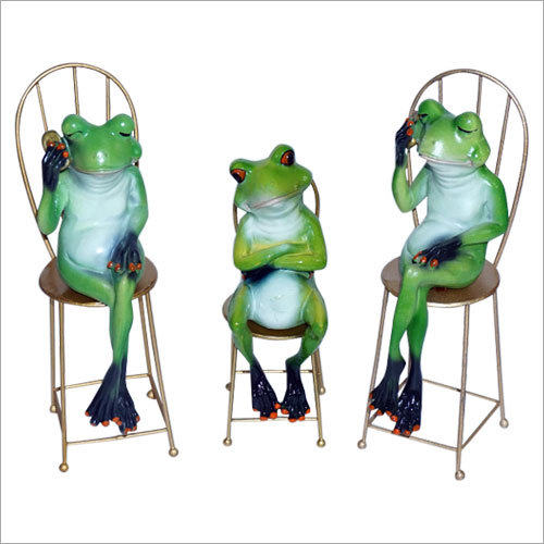 Sitting Frogs Statue